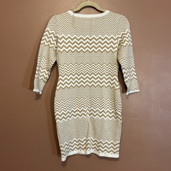 GOLD AND WHITE SWEATER DRESS - Picture 4 of 4